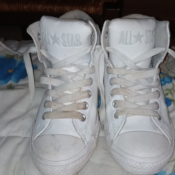 Converse - Picture 1 of 4